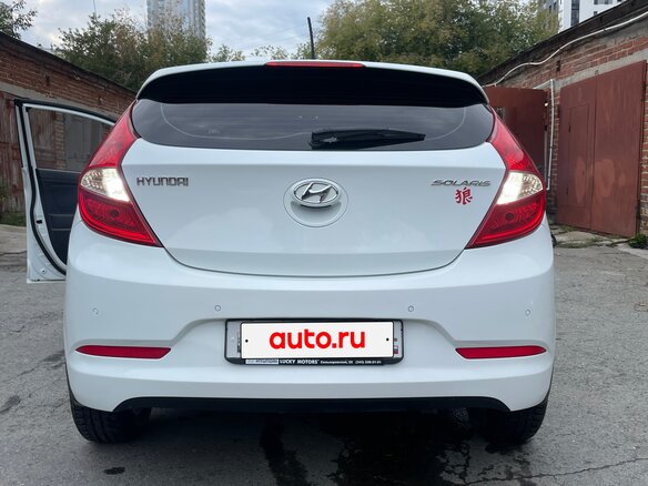 2015 Hyundai Solaris I Рестайлинг, белый, 1500000 рублей - вид 9