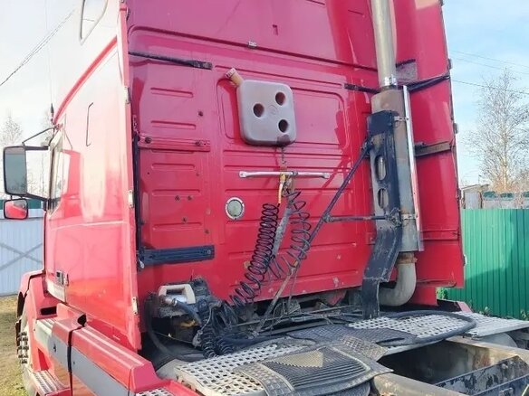 2003 Volvo VNL, красный, 1600000 рублей - вид 7