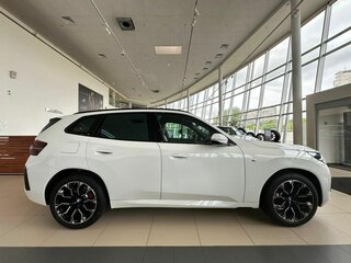 2025 BMW X3 20i xDrive IV (G45/G48), белый, 8200000 рублей, вид 4