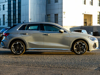 2025 Audi A3 Sportback 35 TFSI IV (8Y) Рестайлинг, серый, 3500000 рублей, вид 3