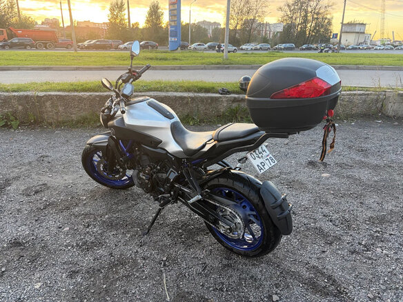 2016 Yamaha MT-07 (FZ-07), серебристый - вид 3