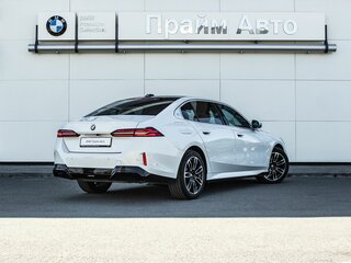 2025 BMW 5 серии Long 530Li xDrive VIII (G60/G61/G68), белый, 7200000 рублей, вид 2
