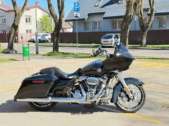 2022 Harley-Davidson Road Glide, чёрный, 1750000 рублей - вид 2