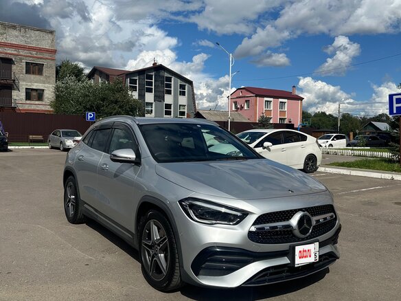 2021 Mercedes-Benz GLA 180 II (H247), серебристый, 3300000 рублей - вид 3