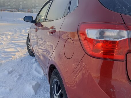 2013 Kia Rio III, красный, 800000 рублей, вид 3