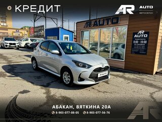 2020 Toyota Yaris IV, серый, 1299000 рублей, вид 2