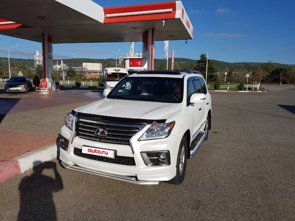 2013 Lexus LX 570 III Рестайлинг, белый, 6400000 рублей - вид 3