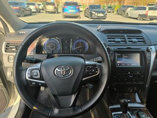 2017 Toyota Camry VII (XV50) Рестайлинг 2, белый, 2400000 рублей, вид 5