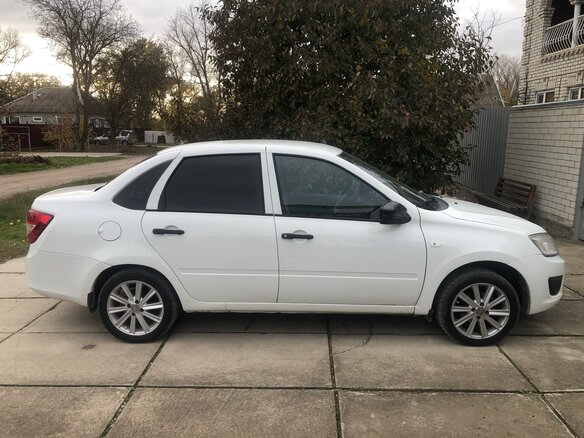 2015 Lada (ВАЗ) Granta I, белый, 470000 рублей - вид 4
