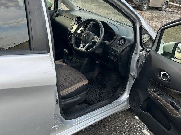 2016 Nissan Note II Рестайлинг, серебристый, 1200000 рублей - вид 3