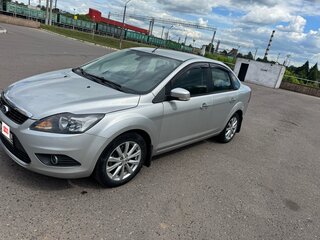 2011 Ford Focus II Рестайлинг, серебристый, 600000 рублей, вид 1