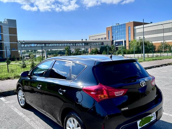 2013 Toyota Auris II, чёрный - вид 4