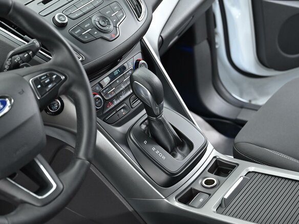 2017 Ford Kuga II Рестайлинг, белый, 1215000 рублей - вид 9