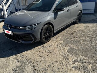 2025 Volkswagen Golf VIII Рестайлинг, серый, 2950000 рублей, вид 2