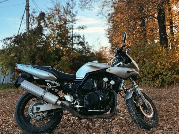 1997 Yamaha FZ400, серебристый - вид 3