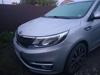 2016 Kia Rio III Рестайлинг, серебристый, 840000 рублей, вид 4