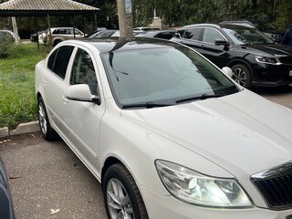 2013 Skoda Octavia II (A5) Рестайлинг, белый, 1080000 рублей, вид 1