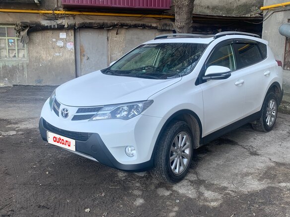 2014 Toyota RAV4 IV (XA40), белый, 2200000 рублей