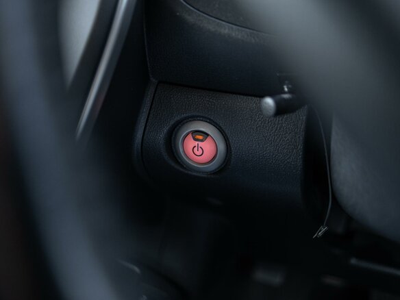 2015 Nissan Leaf 30kWh I (ZE0/AZE0), чёрный, 1110000 рублей - вид 15