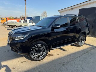2021 Toyota Land Cruiser Prado 150 Series Рестайлинг 3, чёрный, 6885800 рублей, вид 2