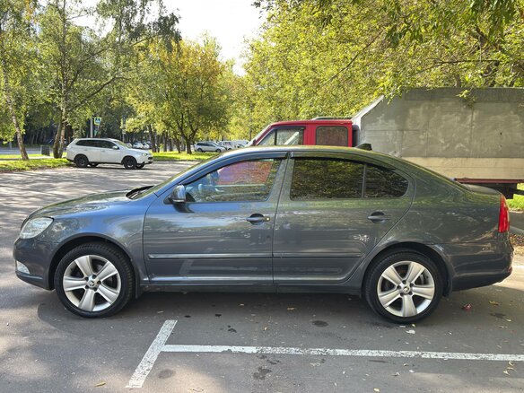 2009 Skoda Octavia II (A5) Рестайлинг, серый, 740000 рублей - вид 4