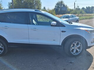 2016 Ford Kuga II Рестайлинг, белый, 1500000 рублей, вид 4