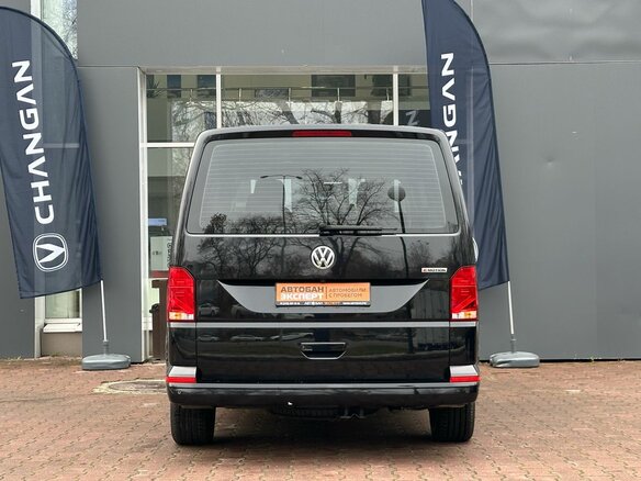 2021 Volkswagen Multivan T6 Рестайлинг, чёрный, 4699000 рублей - вид 4
