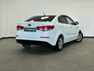2016 Kia Rio III Рестайлинг, белый, 1100000 рублей, вид 2