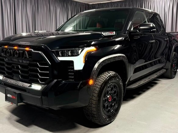 2025 Toyota Tundra CrewMax III, чёрный