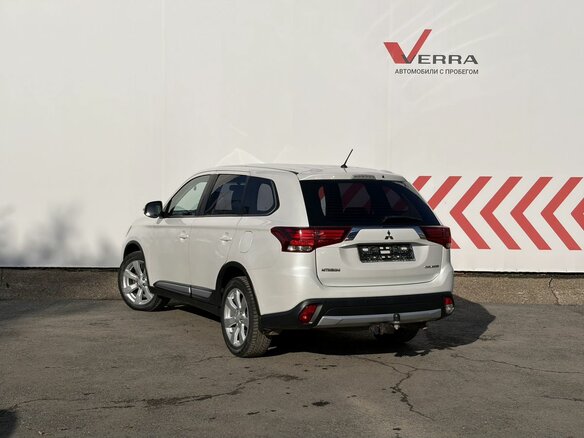 2016 Mitsubishi Outlander III Рестайлинг 2, белый - вид 2