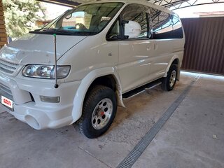 2005 Mitsubishi Delica IV, белый, 2950000 рублей, вид 1