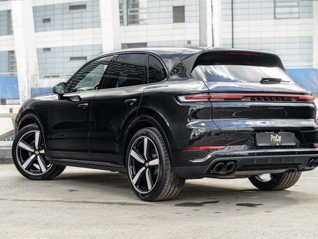2025 Porsche Cayenne III Рестайлинг, чёрный, 17690000 рублей, вид 3