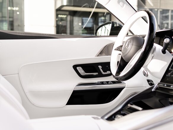 2026 Mercedes-Benz Maybach SL SL 680, пурпурный, 33990000 рублей - вид 37