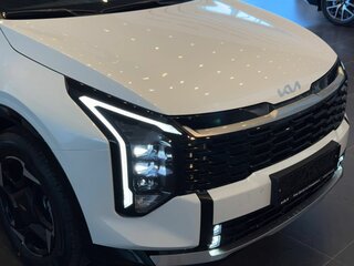 2025 Kia Sportage V Рестайлинг, белый, 4984000 рублей, вид 4
