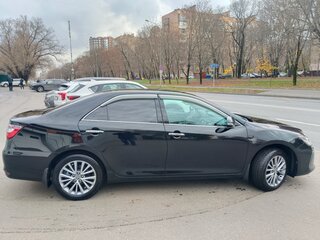 2016 Toyota Camry VII (XV50) Рестайлинг, чёрный, 2700000 рублей, вид 2