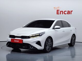 2022 Kia K3 II Рестайлинг, белый, 1500000 рублей, вид 1