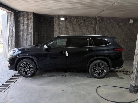 2026 Toyota Highlander IV (XU70), чёрный, 5375000 рублей, вид 3