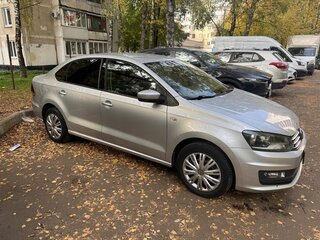 2017 Volkswagen Polo V Рестайлинг, серебристый, 1000000 рублей, вид 2