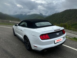 2018 Ford Mustang VI Рестайлинг, белый, 3300000 рублей, вид 3