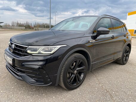 2021 Volkswagen Tiguan II Рестайлинг, чёрный, 3680000 рублей, вид 1