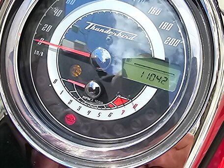 2013 Triumph Thunderbird 1600, красный, 1100000 рублей, вид 2