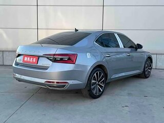 2023 Skoda Superb III Рестайлинг, серый, 2432000 рублей, вид 3