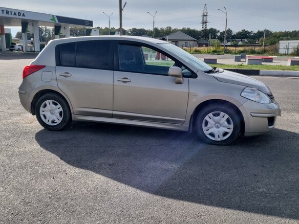 2010 Nissan Tiida I Рестайлинг, коричневый, 690000 рублей - вид 5