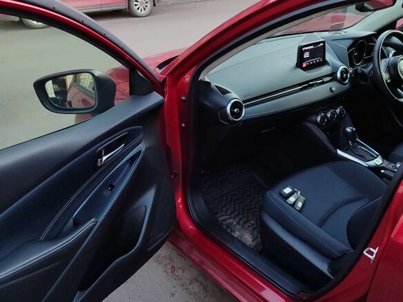 2020 Mazda 2 III (DJ) Рестайлинг, красный, 1400000 рублей - вид 12