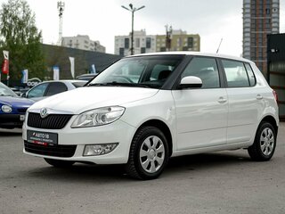 2011 Skoda Fabia II Рестайлинг, белый, 549000 рублей, вид 2