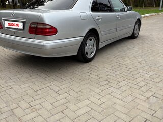 2000 Mercedes-Benz E-Класс 200 II (W210, S210) Рестайлинг, серебристый, 449000 рублей, вид 3