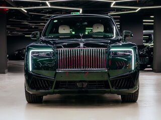2026 Rolls-Royce Cullinan Black Badge I Рестайлинг (Series II), зелёный, 70000000 рублей, вид 4