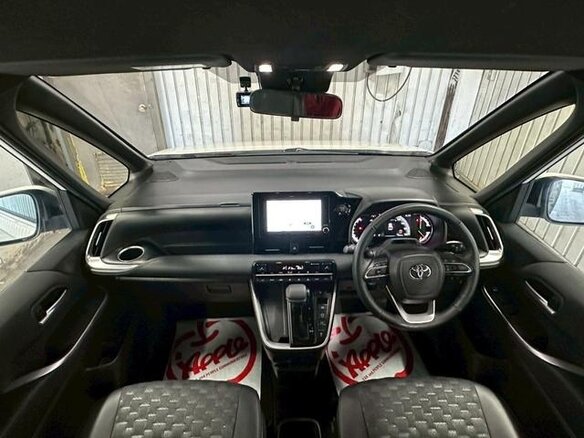 2023 Toyota Voxy IV (R90), белый - вид 10
