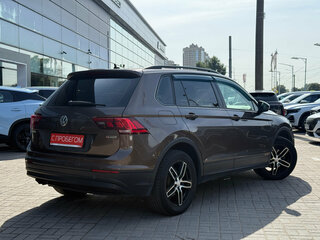 2020 Volkswagen Tiguan II, коричневый, 2029000 рублей, вид 4