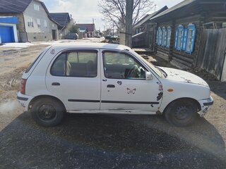 2000 Nissan March II (K11), белый, 210000 рублей, вид 2